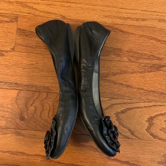 Nine West Shoes - Nine West size 7.5 black flats. Very lightweight, soft and comfy
